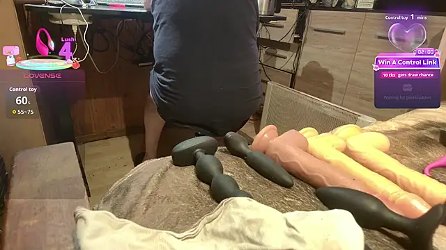 misteryman1956 online show from June 16, 8:05 am