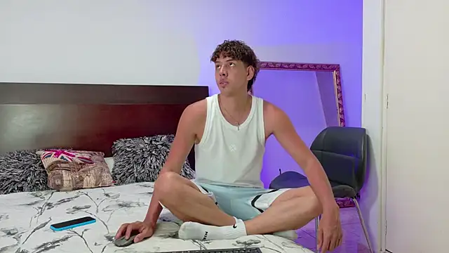 zackmontieel online show from July 23, 1:20 am