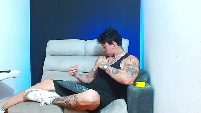 JUSTIN FULLER1 online show from May 9, 1:06 am
