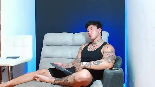 JUSTIN FULLER1 online show from May 6, 12:55 am