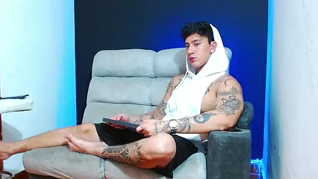 JUSTIN FULLER1 online show from May 24, 1:44 am