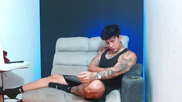JUSTIN FULLER1 online show from May 19, 3:57 am
