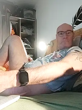 bogland33 online show from May 8, 9:48 pm