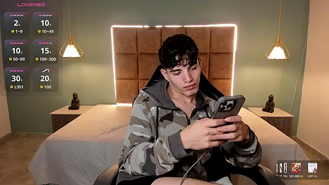 AlejooTwink online show from May 15, 5:26 am