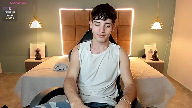 AlejooTwink online show from April 28, 4:50 am