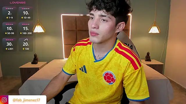 AlejooTwink online show from June 18, 4:36 am