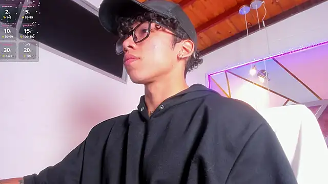 AkazaBoy  online show from May 13, 4:42 am