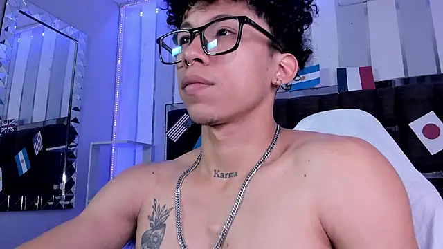 AkazaBoy  online show from July 17, 4:41 am