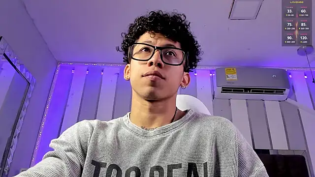 AkazaBoy  online show from July 26, 4:20 am