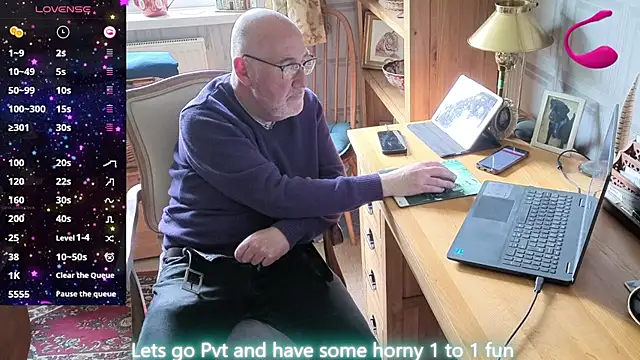 Adamdaddybear online show from May 7, 1:33 pm