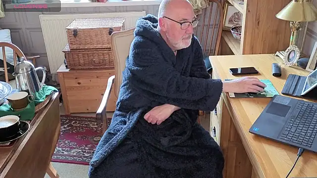 Adamdaddybear online show from April 29, 7:35 am