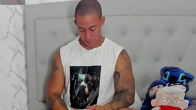 luigiferrara online show from July 26, 9:01 pm
