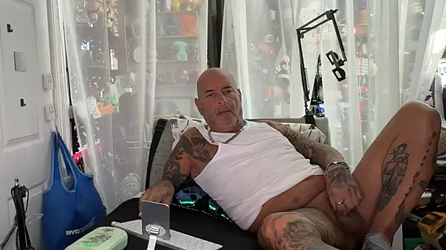 joeytatts66 online show from July 30, 1:16 am