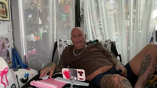 joeytatts66 online show from August 4, 1:33 am