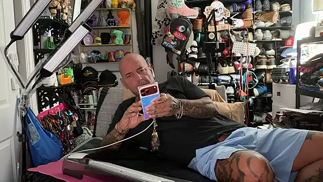 joeytatts66 online show from July 21, 1:18 am