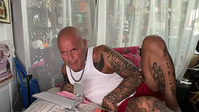 joeytatts66 online show from August 7, 1:45 am