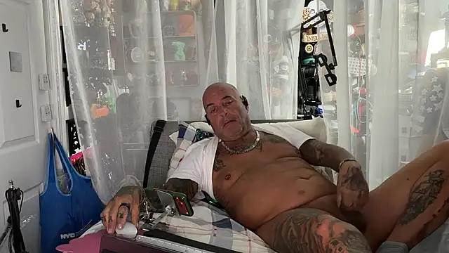 joeytatts66 online show from July 24, 2:09 am