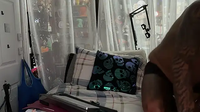 joeytatts66 online show from July 25, 4:42 am