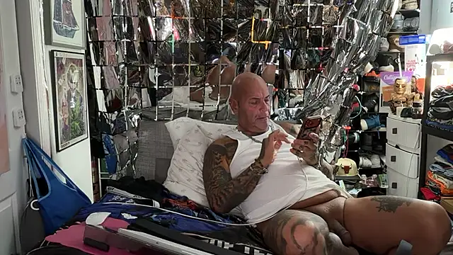 joeytatts66 online show from April 29, 2:38 am