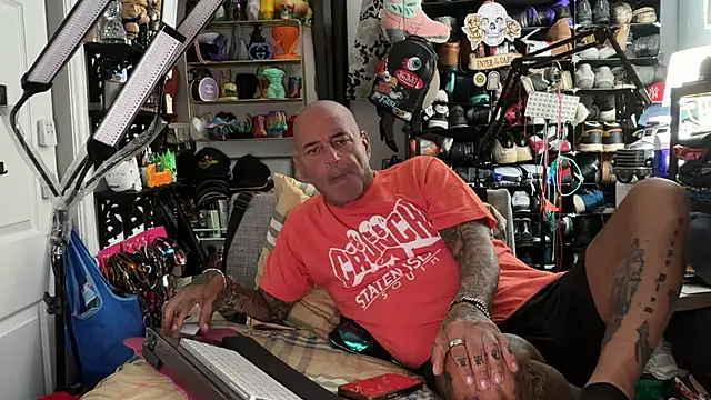 joeytatts66 online show from July 15, 1:45 am