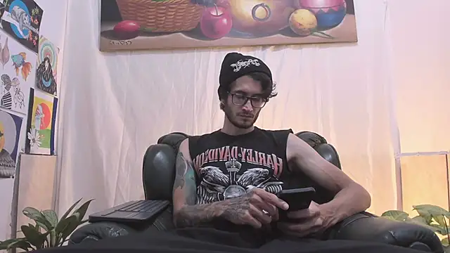 Loggan donnelly online show from May 2, 10:56 pm