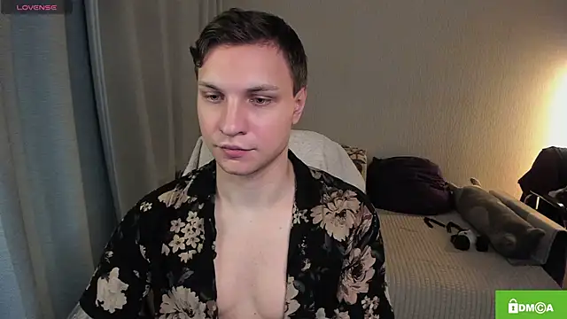 handsome guy01 online show from June 28, 8:37 pm