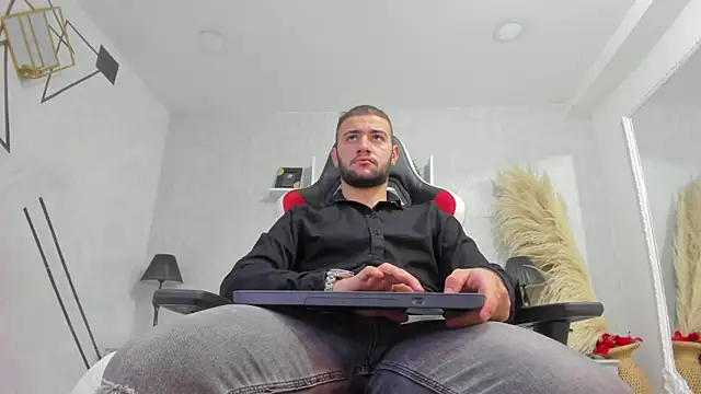 MaximusDick1  online show from May 16, 11:41 am