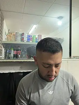JuanZapata33 online show from July 23, 1:41 pm
