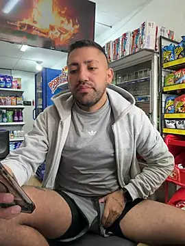 JuanZapata33 online show from July 15, 1:51 pm