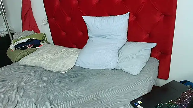 NicoDavisHere online show from May 7, 3:39 am