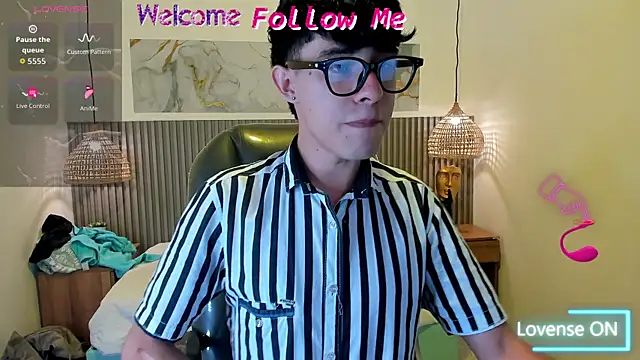 Dyla n18 online show from July 30, 9:25 pm