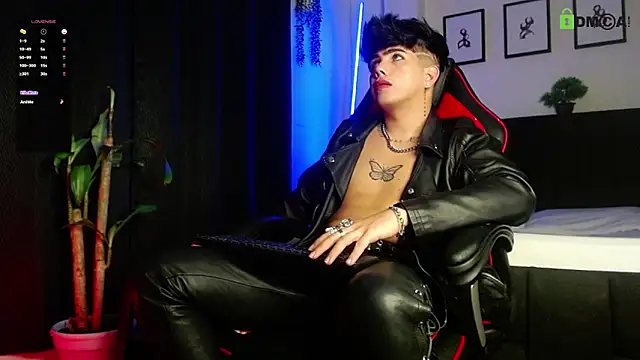 LyleBennett  online show from May 11, 11:12 am