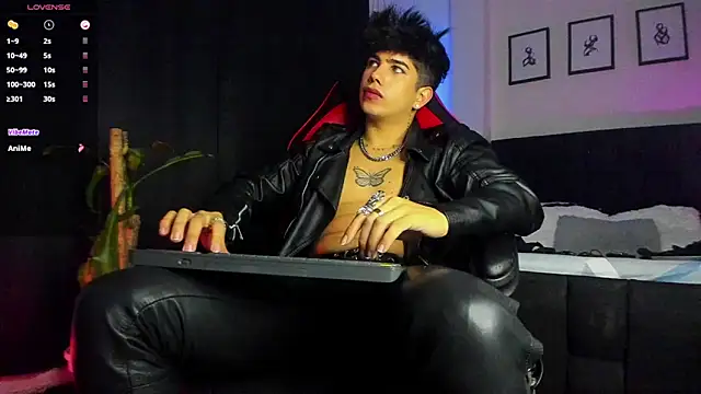 LyleBennett  online show from July 27, 3:30 pm