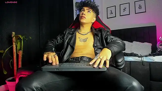 LyleBennett  online show from July 17, 2:35 pm
