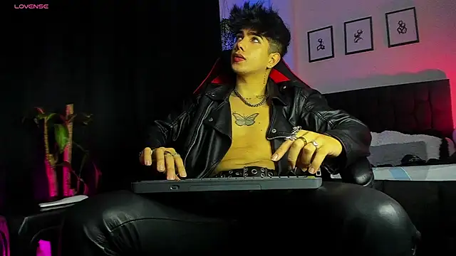 LyleBennett  online show from July 24, 12:01 pm
