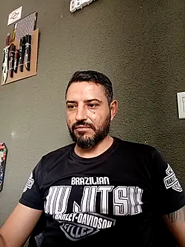 P4uzud4O online show from May 2, 11:46 am