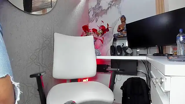 Lucii fer  online show from May 11, 11:56 am