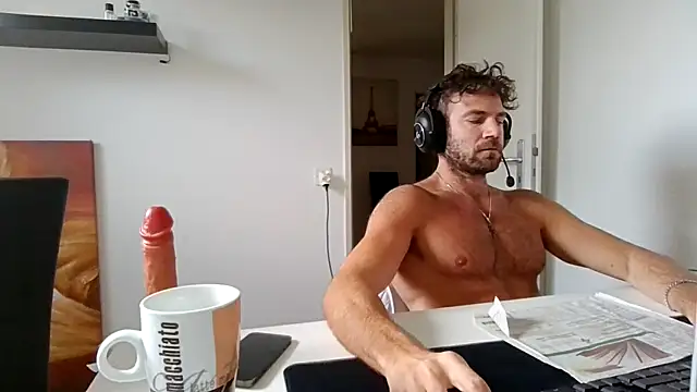 alpha-hunk online show from May 19, 8:31 am