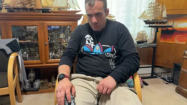 ScubaStevex online show from May 10, 6:53 pm