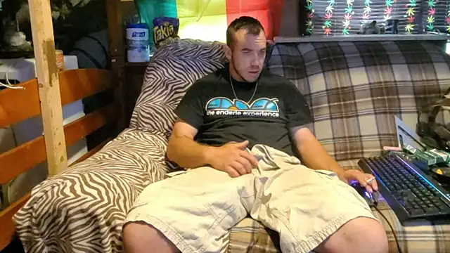 ScubaStevex online show from July 28, 3:21 pm