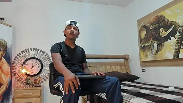 mr stiven  online show from May 19, 3:24 am