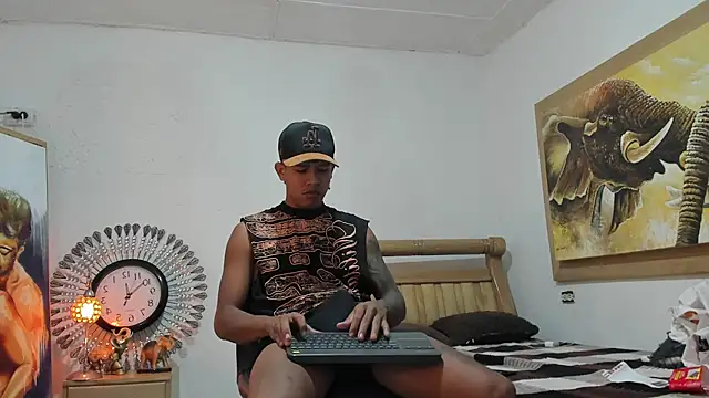 mr stiven  online show from June 11, 6:44 am