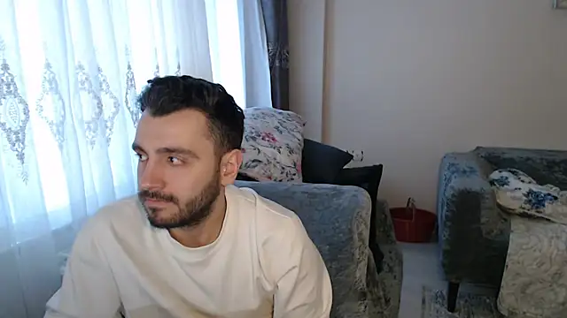 handsomeee04 online show from May 4, 3:41 am