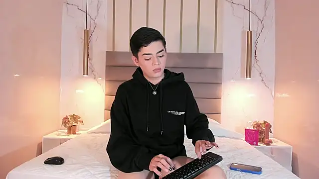 Maxi little online show from August 6, 8:26 pm