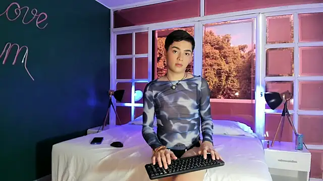 Maxi little online show from June 17, 8:32 pm