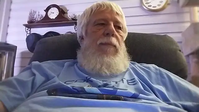 Buzzintx online show from August 7, 2:40 am