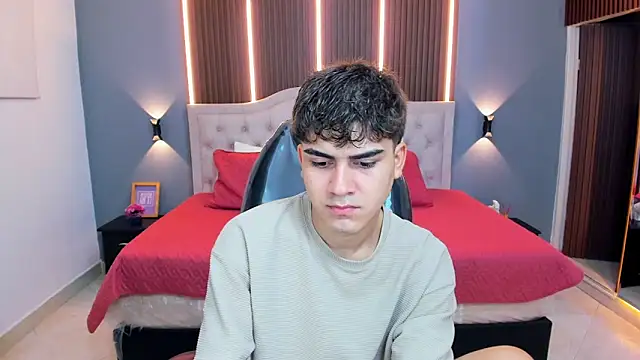 Tommy18   online show from May 6, 3:51 am