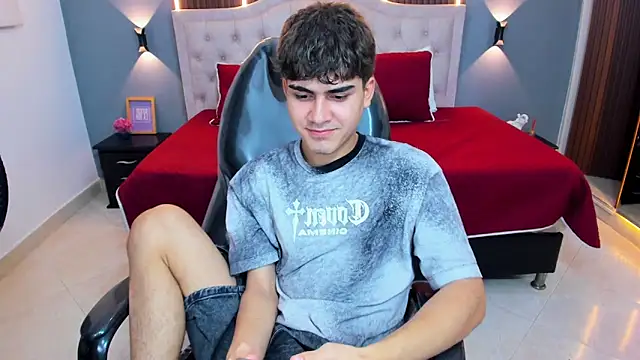 Tommy18   online show from May 16, 4:10 am