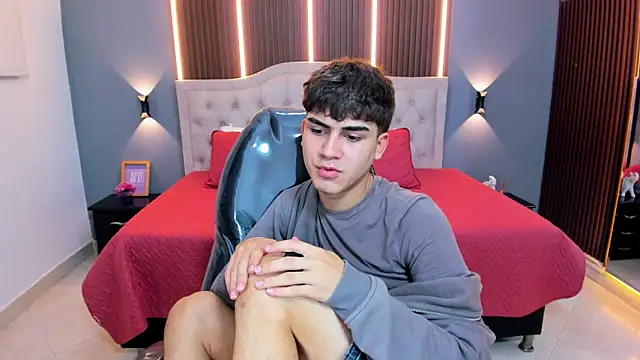 Tommy18   online show from May 8, 4:02 am