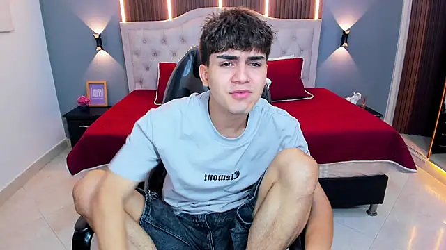 Tommy18   online show from May 14, 3:37 am